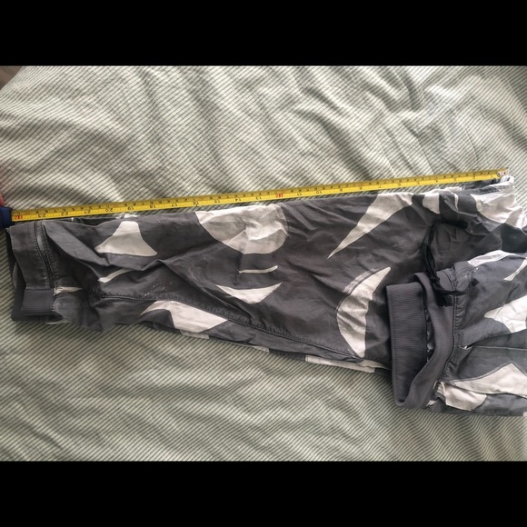 Lululemon joggers (no size - likely 2) - Picture 6 of 6